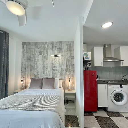 Lafrenchtouch - Coqueto Estudio Terraza Con Vistas Torremolinos Eksteriør bilde