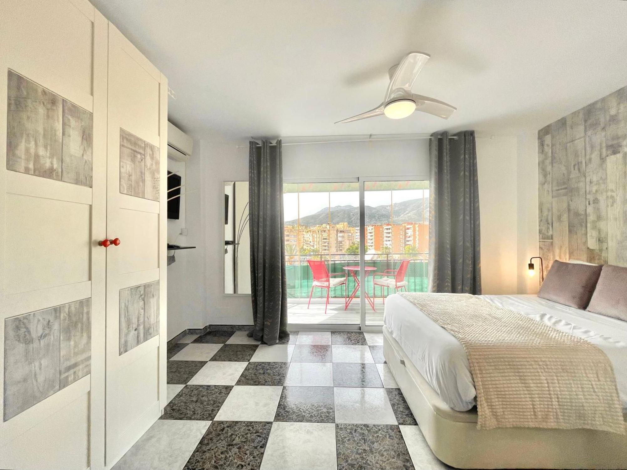 Lafrenchtouch - Coqueto Estudio Terraza Con Vistas Torremolinos Eksteriør bilde